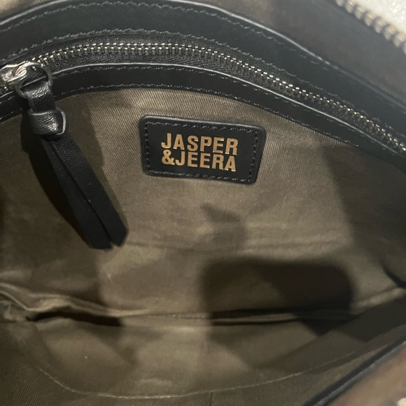 Jasper & Jeera Anthropologie Gijou Stripped Pattern Hand Zip Clutch - Picture 2 of 6